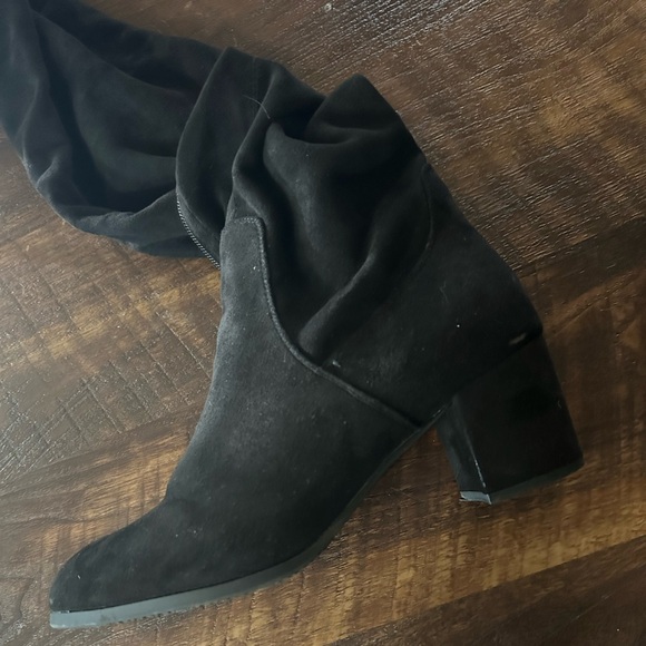 Size 10 women’s knee high boots. Suede. Very comfy. 2.5” heel. Worn once - Picture 3 of 3